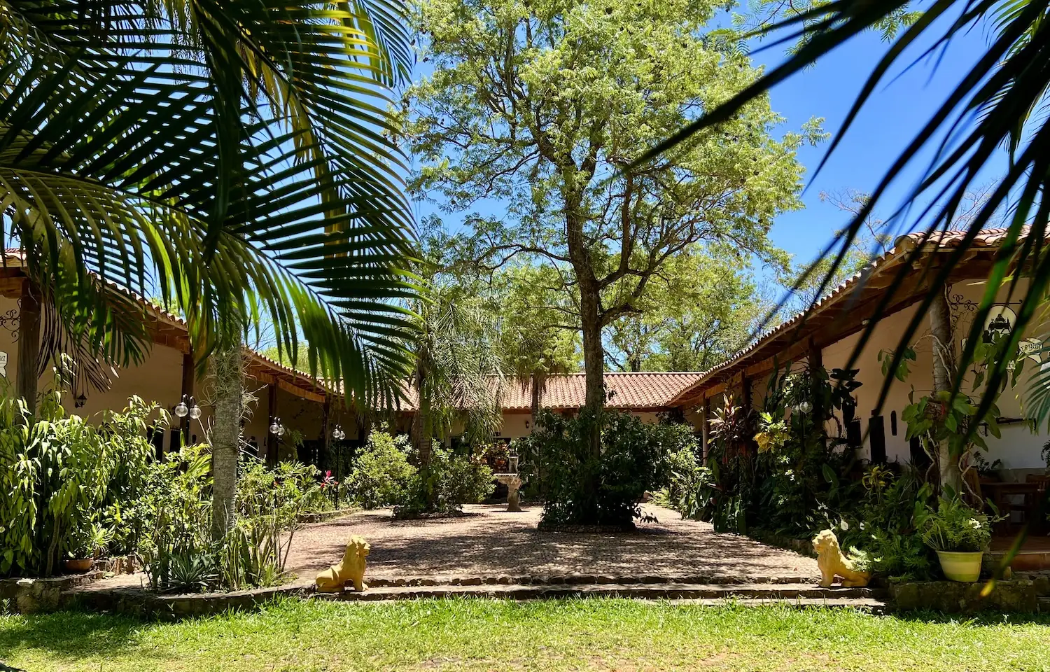 Le patio colonial de l'hôtel