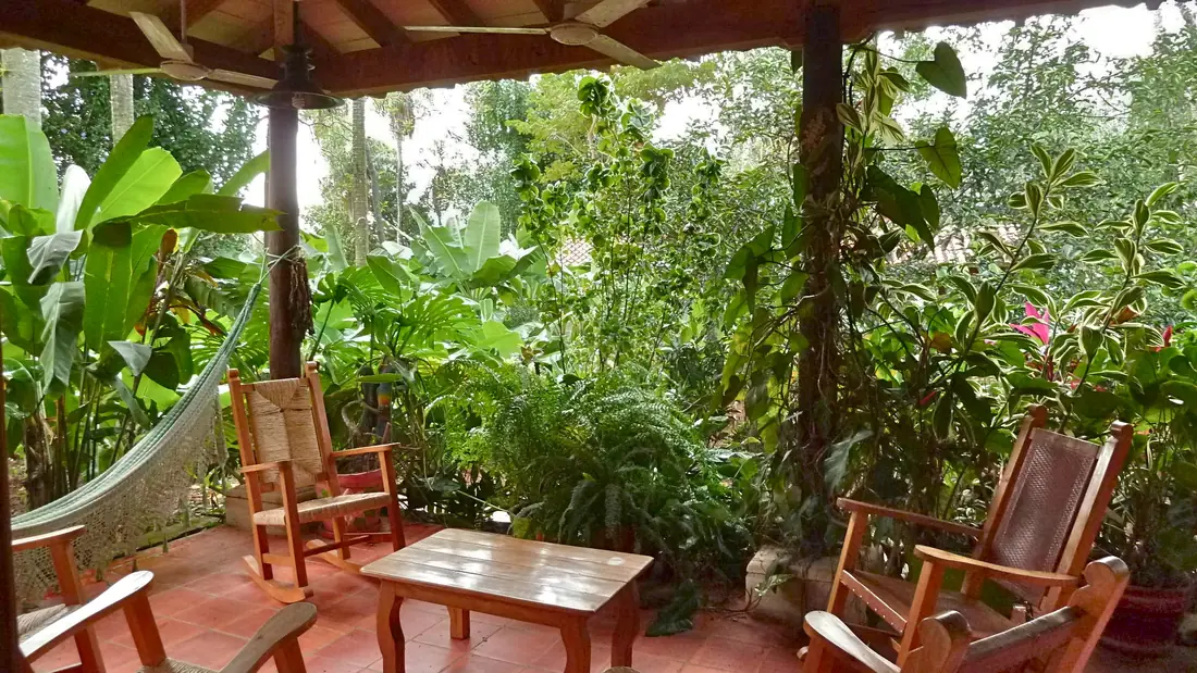 Le hamac sous la terrasse